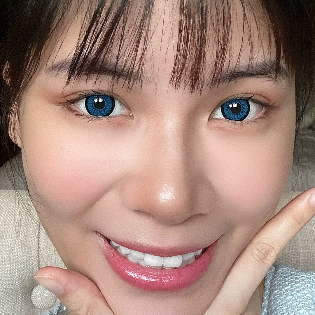 Valerie wearing dolly eye blue cosplay contacts