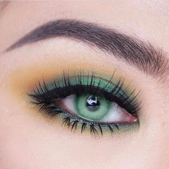 kazzue angel green colored contact lens close-up