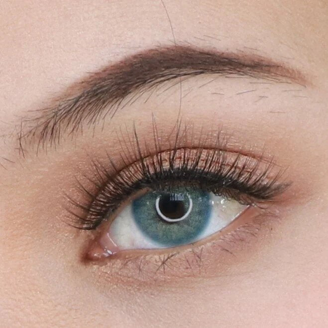 kazzue basic pure blue colored contact lens close-up