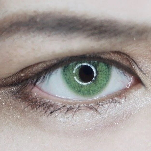 kazzue basic pure green colored contact lens close-up