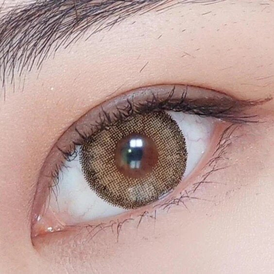 kazzue cherish brown colored contact lens close-up