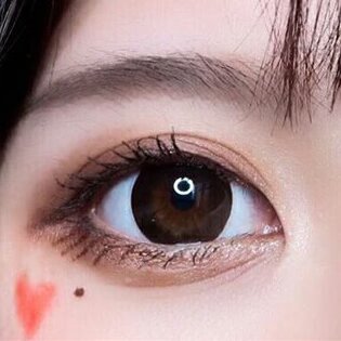 kazzue classic black colored contact lens close-up