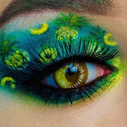 kazzue coscon anime yellow colored contact lens close-up