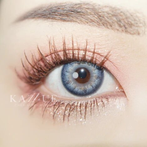 kazzue desire blue colored contact lens close-up