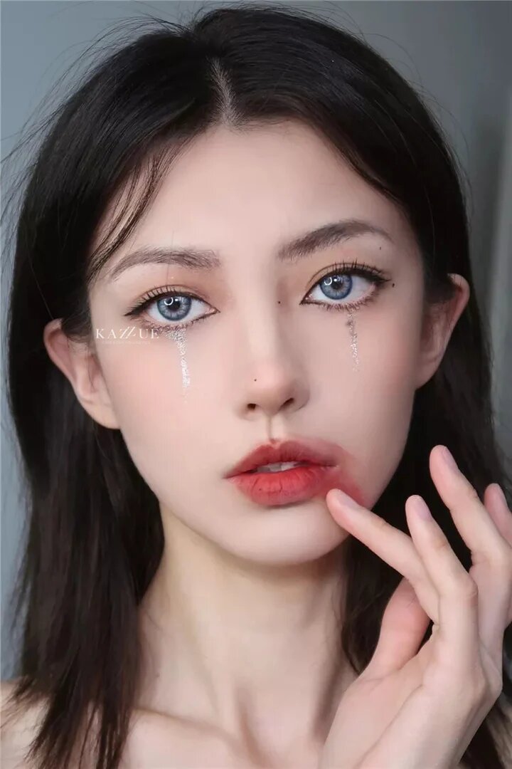 kazzue desire blue colored contact lens