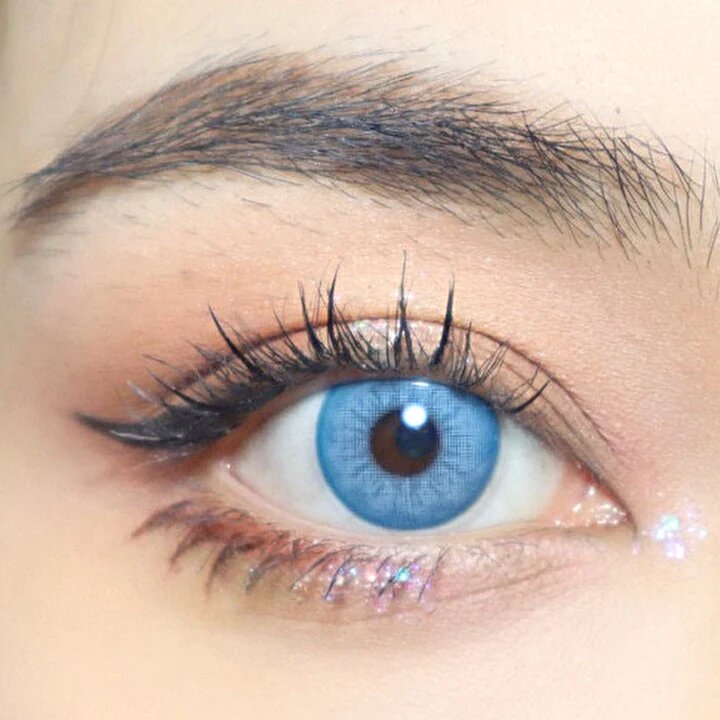 kazzue festival blue colored contact lens close-up