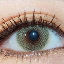 kazzue glam ivory colored contact lens close-up