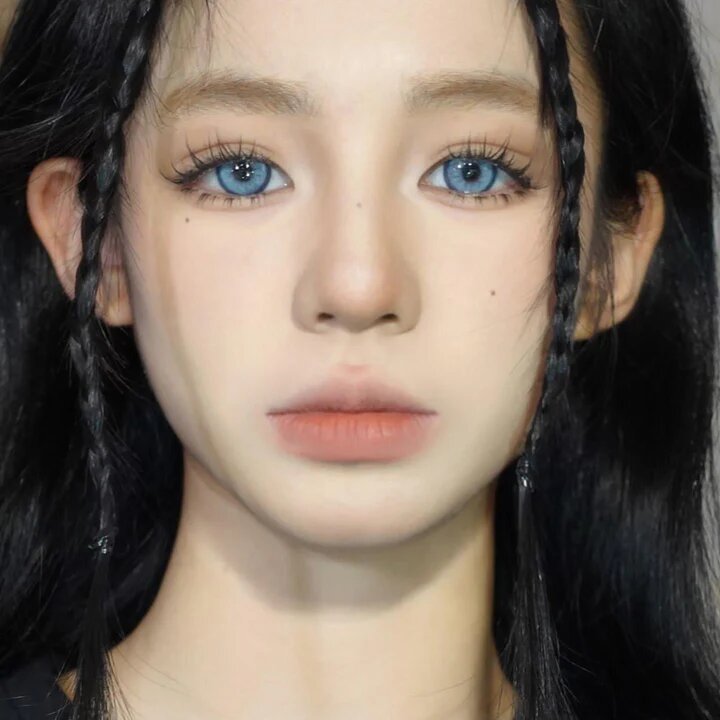 kazzue glitz blue colored contact lens