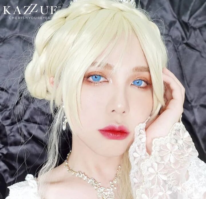 kazzue gorgeous blue colored contact lens
