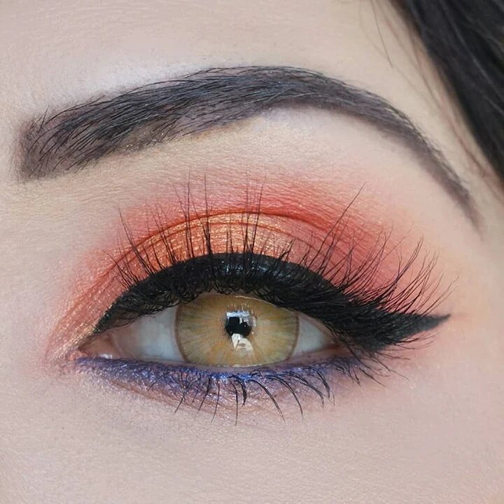 kazzue gorgeous brown colored contact lens closeup