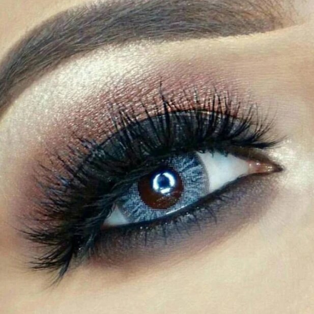 kazzue heavenly cookie gray colored contact lens closeup