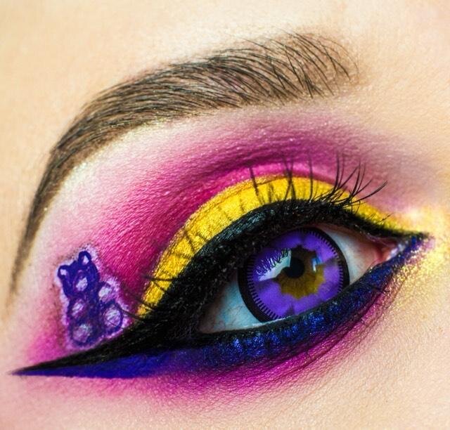 kazzue heavenly gummi violet colored contact lens closeup
