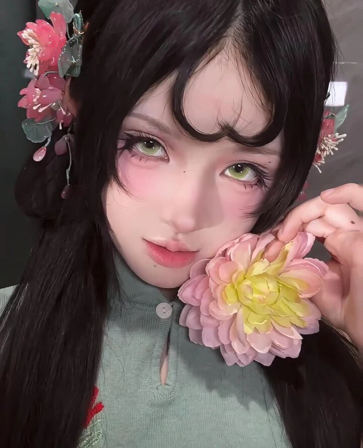 kazzue jellybean lime green colored contact lens