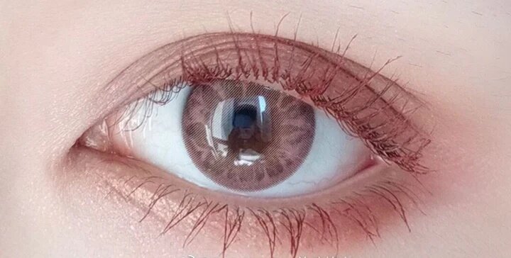 kazzue jewel crystal pink colored contact lens closeup