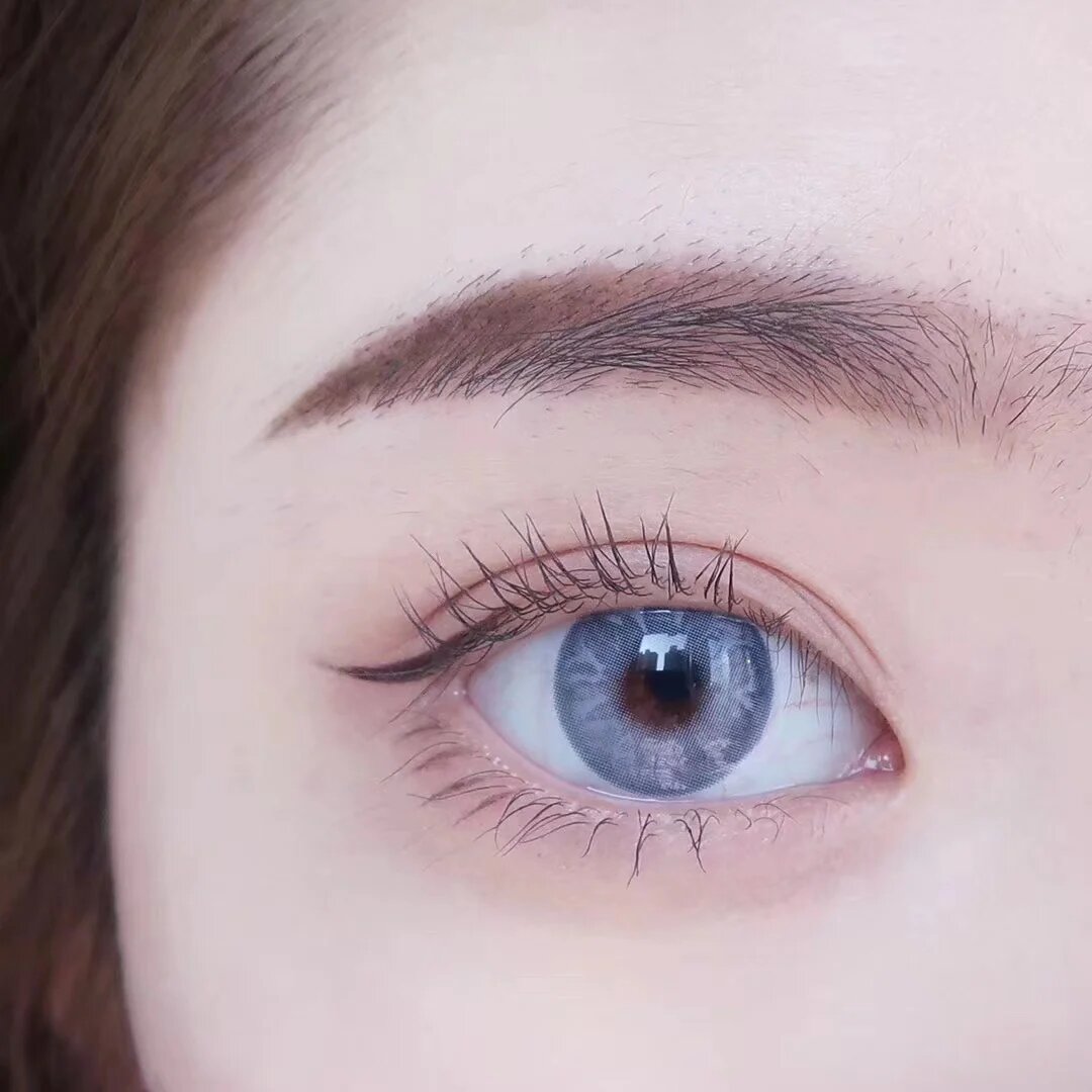 kazzue jewel sapphire colored contact lens closeup