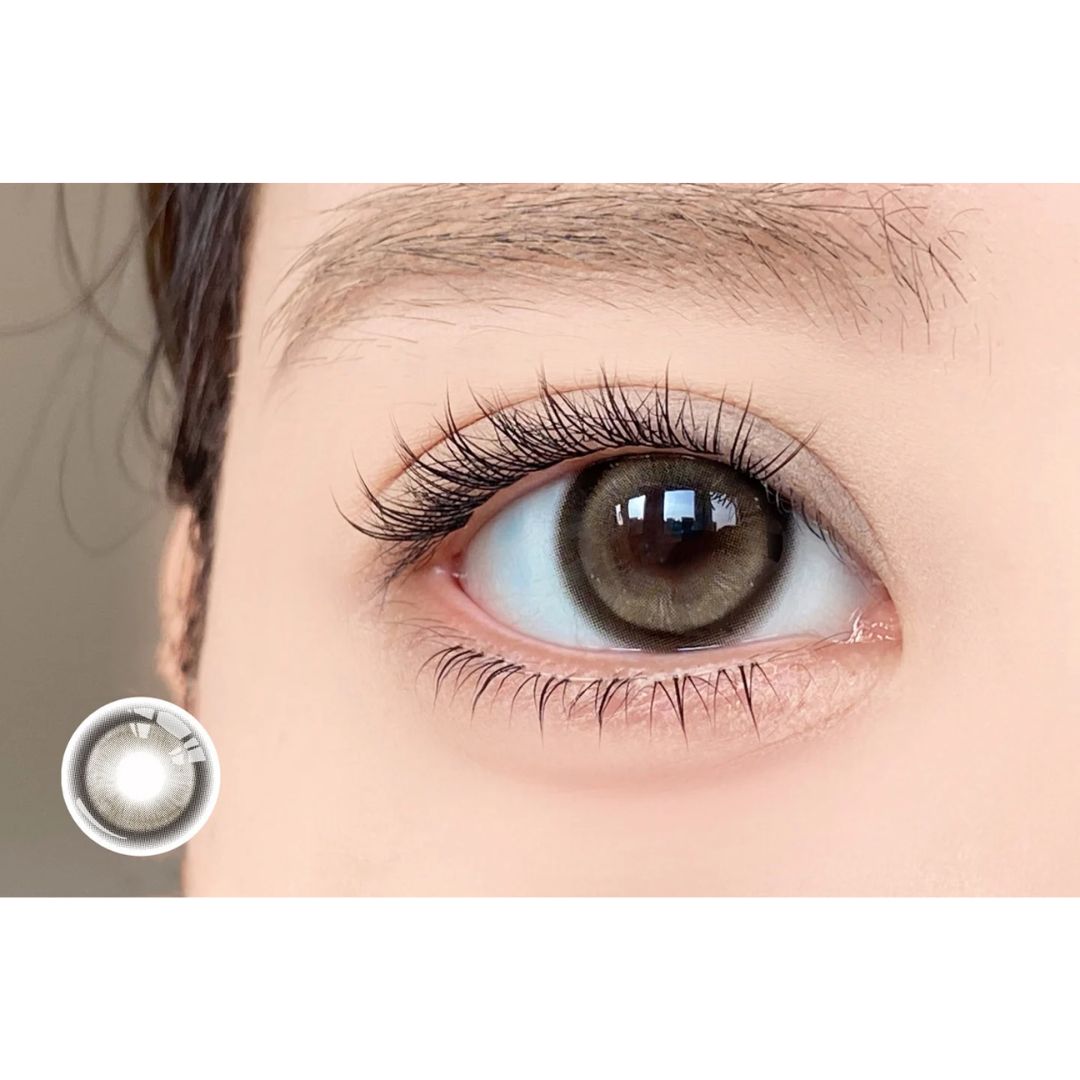 kazzue moonveil shadowmoon gold colored contact lens closeup