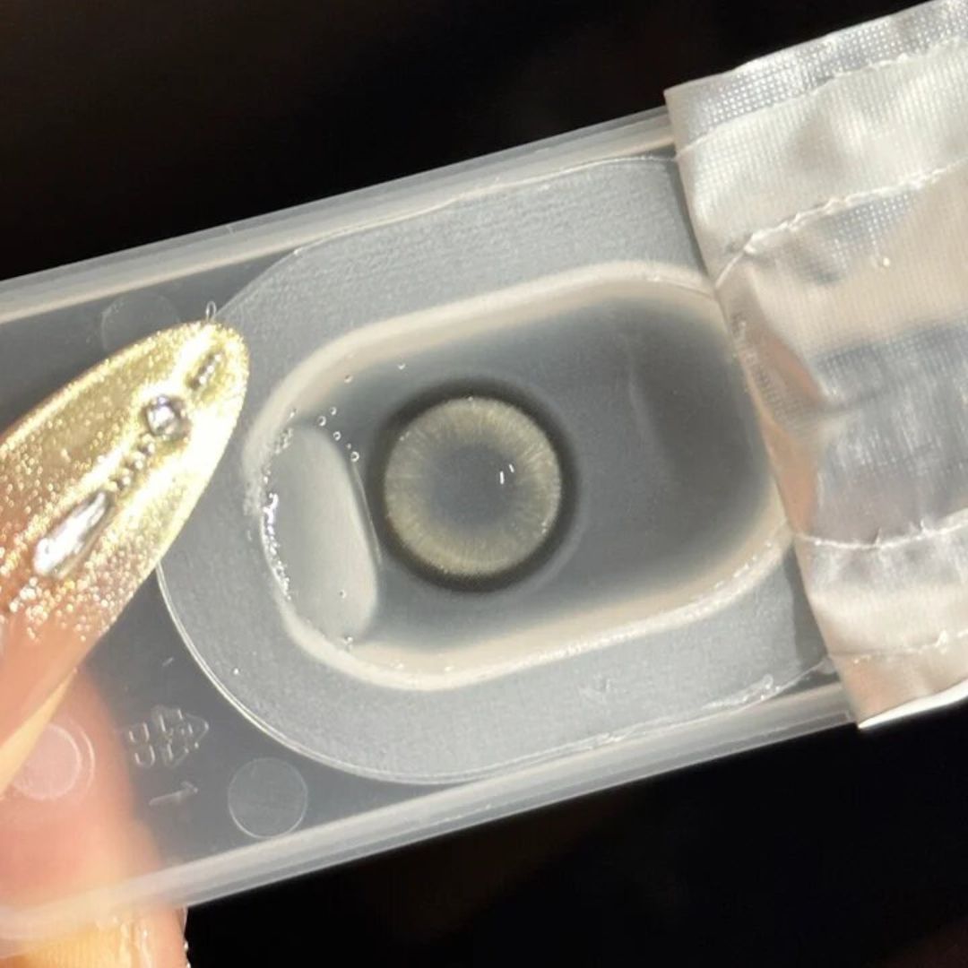 kazzue moonveil shadowmoon silver colored contact lens