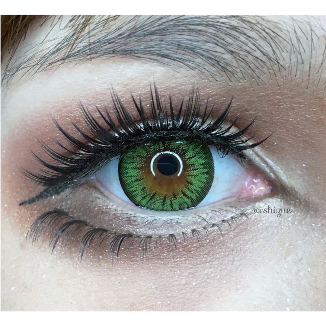 kazzue premier green colored contact lens closeup