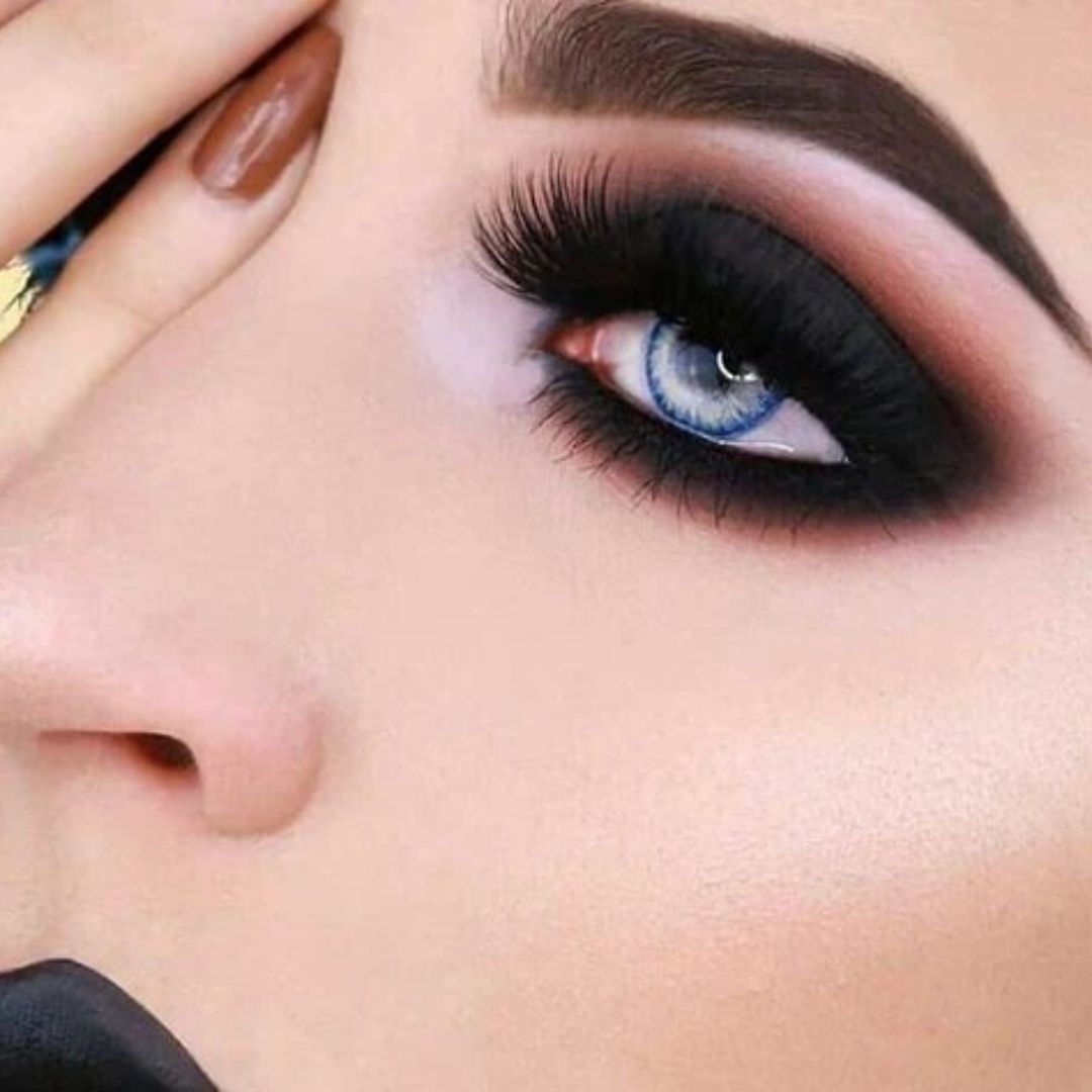 kazzue pro aqua blue colored contact lens closeup