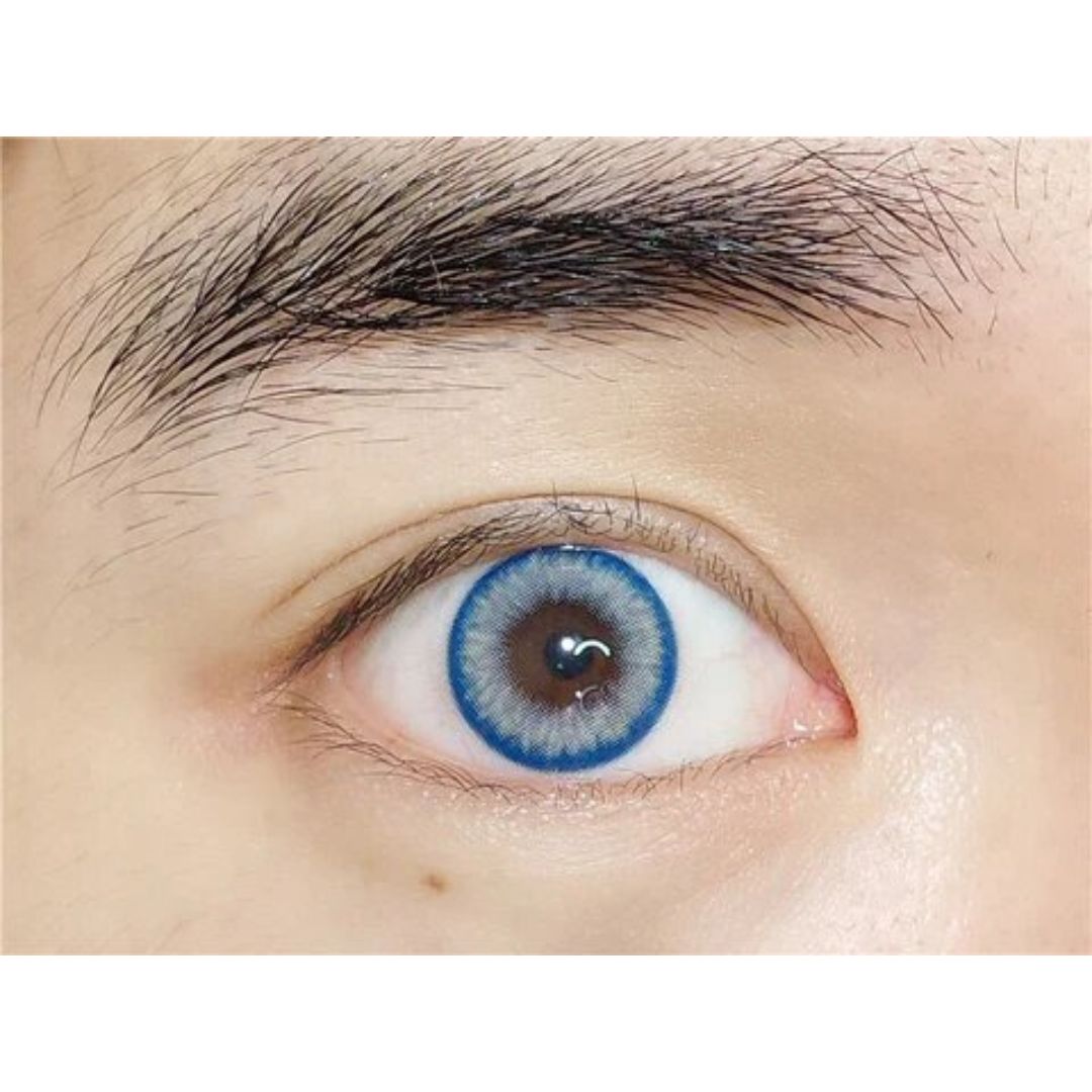 kazzue pro aqua blue colored contact lens closeup