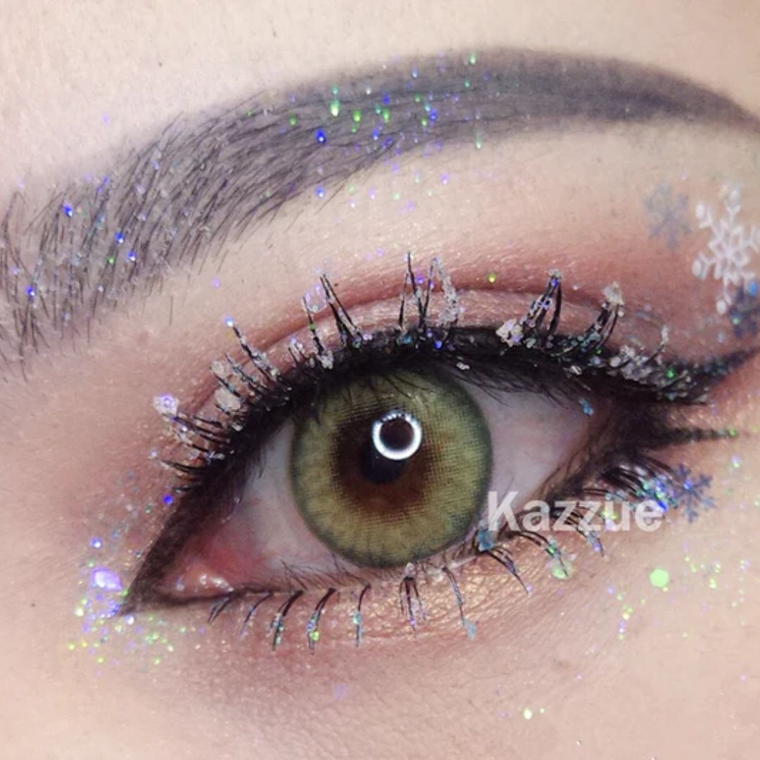 kazzue pro khaki green colored contact lens closeup