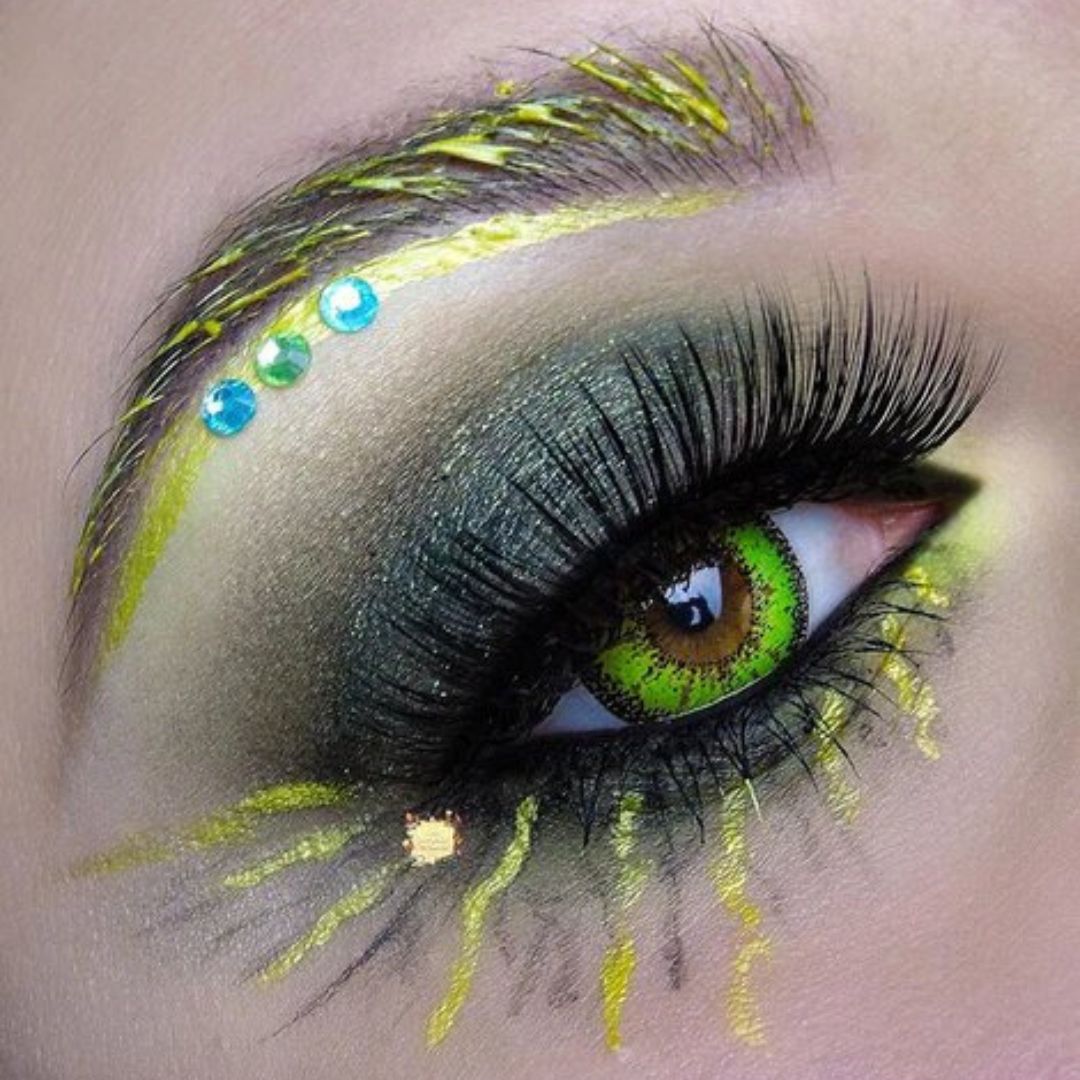 kazzue vivid brilliant green colored contact lens closeup