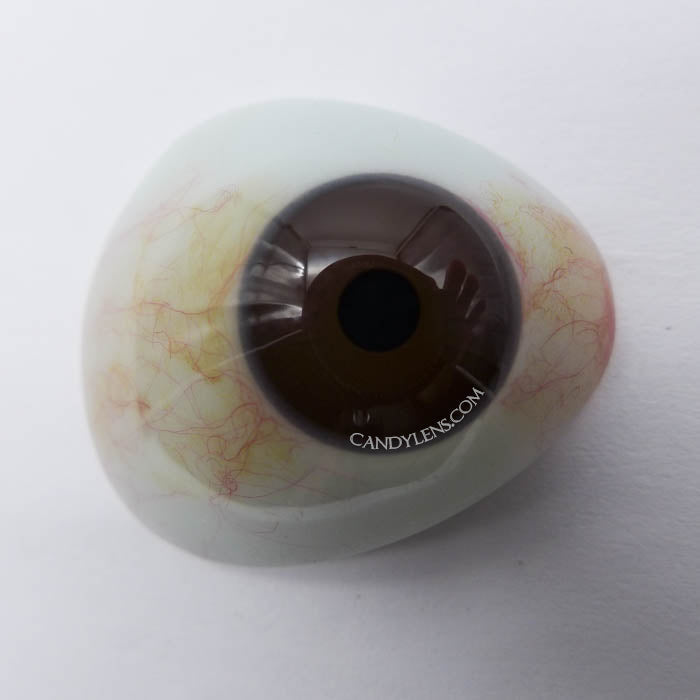 Natural eye before wearing colored contact lens